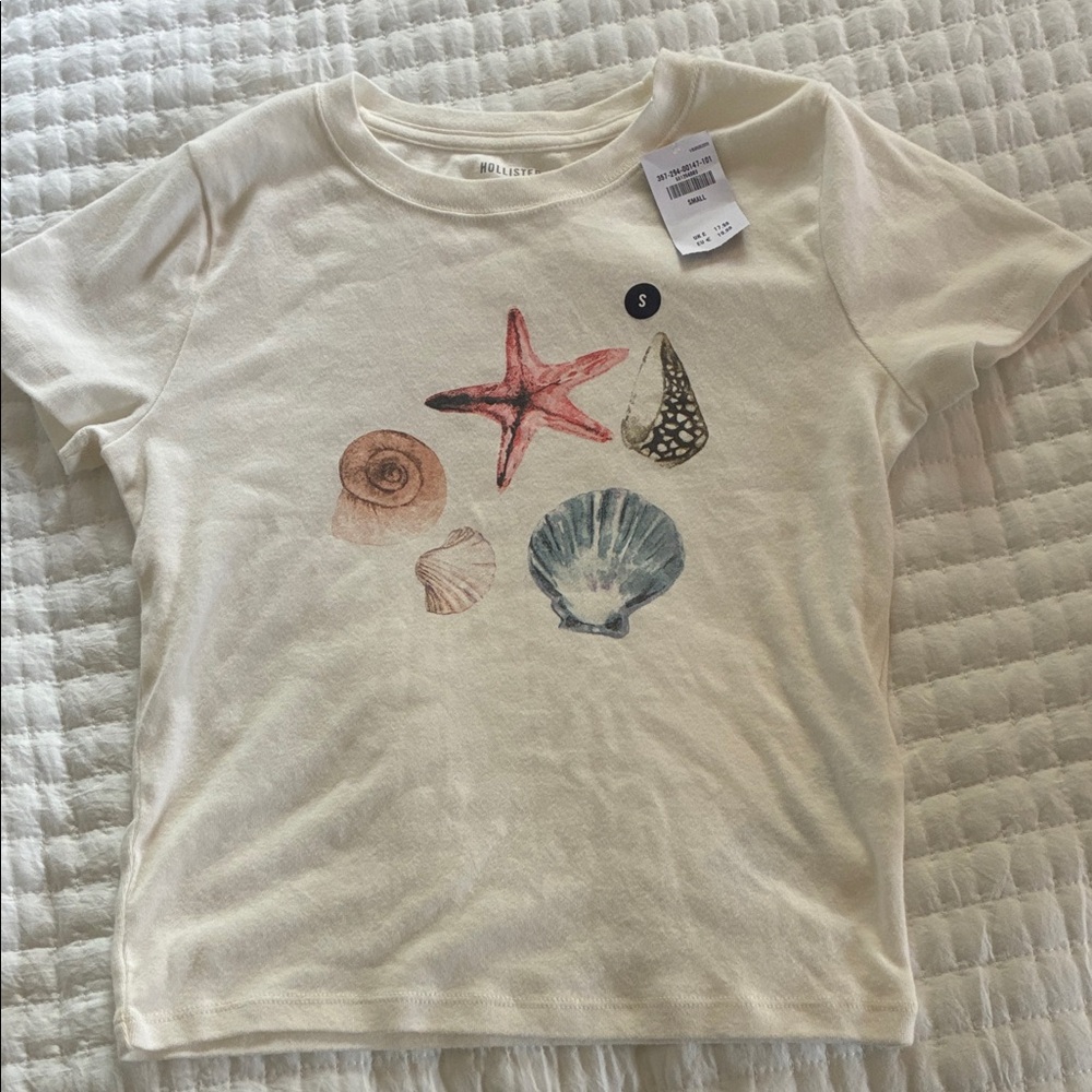 Women’s seashell baby-tee